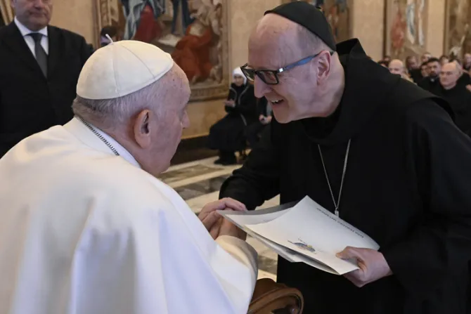Papa Francisco resalta la importancia del silencio en iglesias antes y después de la Misa