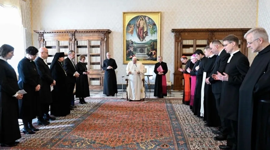 Papa Francisco insta a cristianos a ser artífices de reconciliación en el mundo