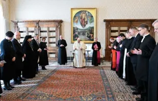 Papa Francisco con delegación ecuménica de Finlandia. Foto: Vatican Media 