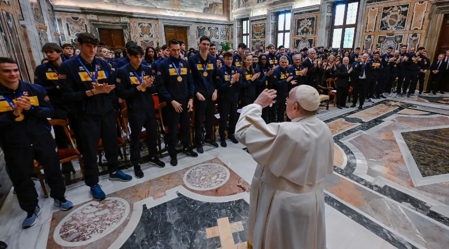 El Papa Francisco recibe a Federación Italiana de Voleibol. Crédito: Vatican Media?w=200&h=150