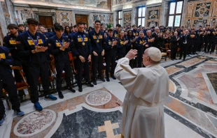 El Papa Francisco recibe a Federaciu00f3n Italiana de Voleibol. Cru00e9dito: Vatican Media 