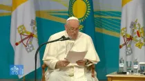 El Papa Francisco dirige un discurso al Cuerpo Diplomático en Kazajistán. Crédito: Captura de Vatican Media
