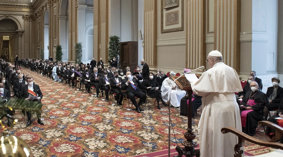 Papa Francisco con el cuerpo diplomático ante la Santa Sede. Foto: VaticanMedia?w=200&h=150