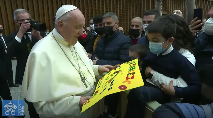 Papa Francisco con empleados vaticanos. Foto: Captura Vatican Media?w=200&h=150