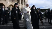 Papa Francisco en Encuentro por la Paz de 2021 en el Coliseo. Crédito: Vatican Media