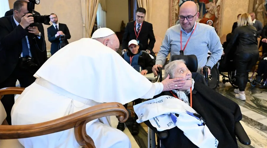 El Papa denuncia la “eutanasia encubierta” a ancianos por privación de medicamentos