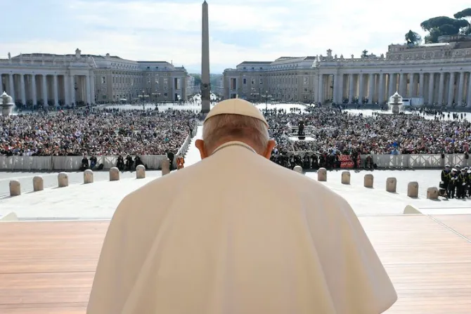 “Necesitamos periodistas libres”, asegura el Papa Francisco 