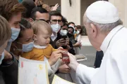 Papa Francisco: El Rosario es un arma poderosa contra el mal 