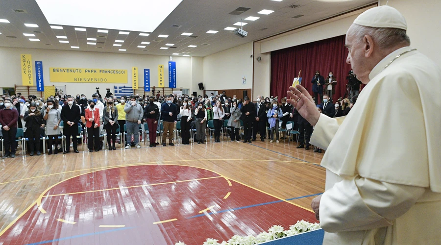 Papa Francisco en encuentro con jóvenes en Grecia. Foto: Vatican Media?w=200&h=150