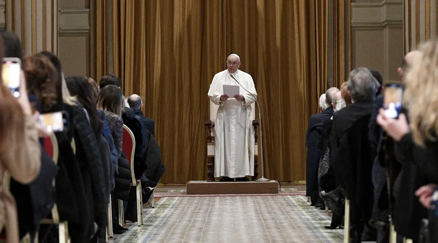 Papa en la audiencia con juristas católicos. Foto: Vatican Media