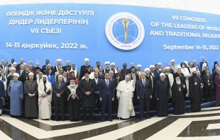 Papa Francisco con lu00edderes religiosos en Kazajistu00e1n. Cru00e9dito: Vatican Media 