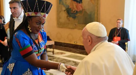 El Papa Francisco recibe a mujeres de diferentes religiones en el Vaticano