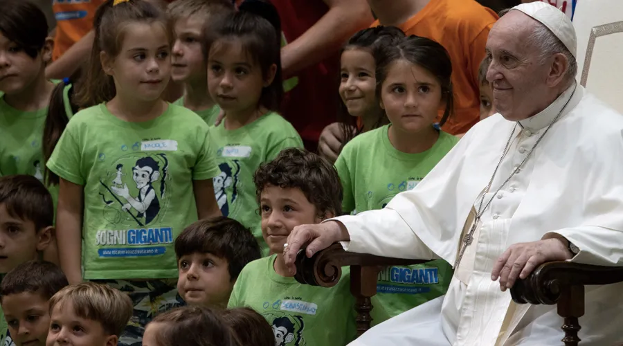 Papa Francisco con niños en la Audiencia General. Crédito: Daniel Ibáñez / ACI Prensa?w=200&h=150