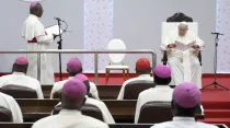 El Papa Francisco con los obispos de la CENCO. Foto: Vatican Media