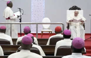 El Papa Francisco con los obispos de la CENCO. Foto: Vatican Media 