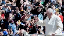 Imagen referencial. Papa Francisco en el papamóvil. Foto: Daniel Ibáñez / ACI Prensa