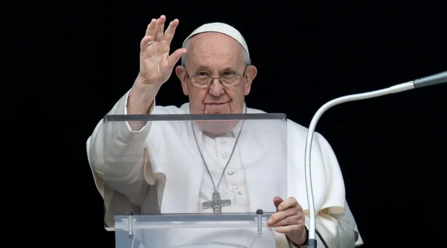 El Papa Francisco en el Ángelus de este 19 de febrero. Crédito: Vatican Media?w=200&h=150