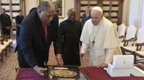Papa Francisco en audiencia con el presidente de la Repu00fablica de Fiji, Ratu Wiliame Maivalili Katonivere. Cru00e9dito: Vatican Media.