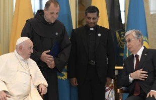 Papa Francisco con el presidente de la Repu00fablica de Kazajistu00e1n. Cru00e9dito: Vatican Media 