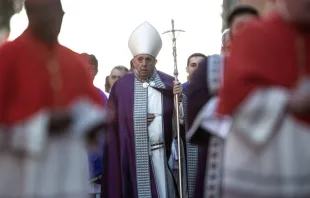 Papa Francisco en procesión del Miércoles de Ceniza. (Imagen de archivo). Foto: Daniel Ibáñez / ACI Prensa 