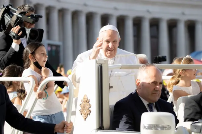 Vaticano: La recuperación del Papa Francisco avanza con normalidad 