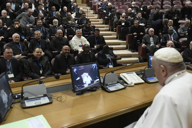 Papa Francisco advierte a religiosos el peligro del abuso de autoridad
