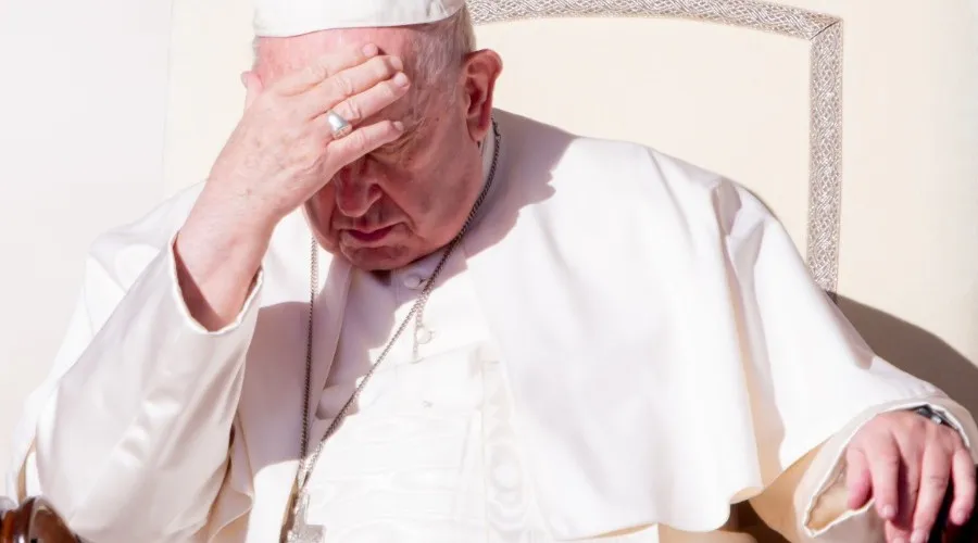 El Papa Francisco pide con urgencia solucionar el problema de la pobreza