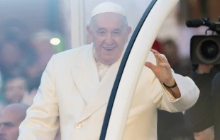 Papa Francisco saluda a ju00f3venes de Asti. Cru00e9dito: Daniel Ibu00e1u00f1ez/ACI Prensa 
