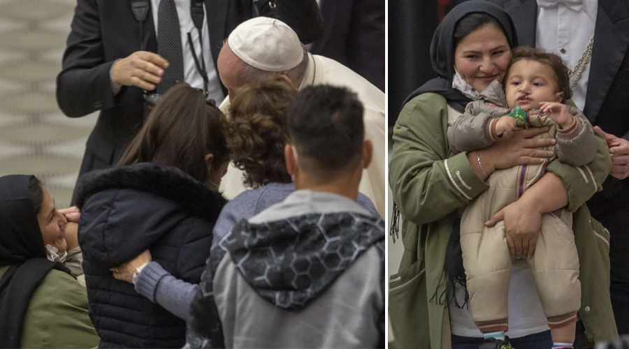 Papa Francisco saluda en el Vaticano a refugiados de Afganistán. Foto: Pablo Esparza / ACI Prensa?w=200&h=150