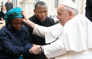 Imagen referencial del Papa Francisco tras una Audiencia General. Cru00e9dito: Vatican Media 