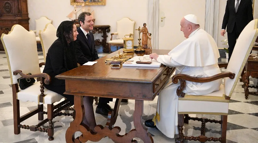 Papa Francisco con dirigentes de San Marino. Crédito: Vatican Media?w=200&h=150