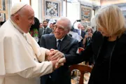 El Papa Francisco se recupera de la fiebre y reanuda su agenda