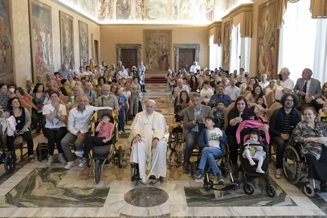 El Papa Francisco explica cómo el voluntariado se basa en la imagen cristiana de Dios