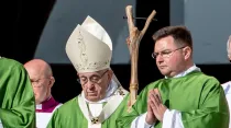 El báculo que usó el Papa Francisco en la Misa de apertura del Sínodo / Foto: Daniel Ibáñez (ACI Prensa)