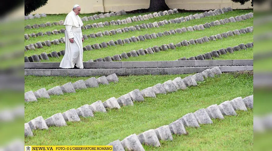 Papa Francisco en cementerio militar de Redipuglia. Foto: L'Osservatore Romano?w=200&h=150