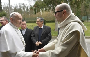 Papa Francisco con benedictino olivetano Bernardo Francesco Maria Gianni. Foto: Vatican Media 