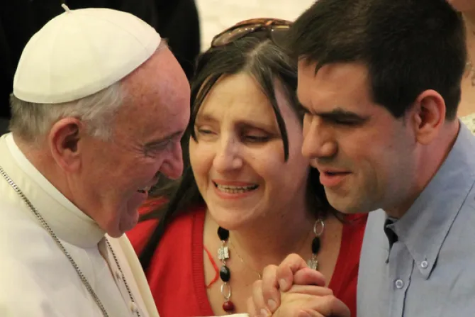 Es blasfemo pensar que la discapacidad o la enfermedad es un castigo de Dios, dice el Papa