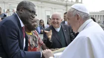 El Papa Francisco con Denis Mukwege. Foto: Vatican Media