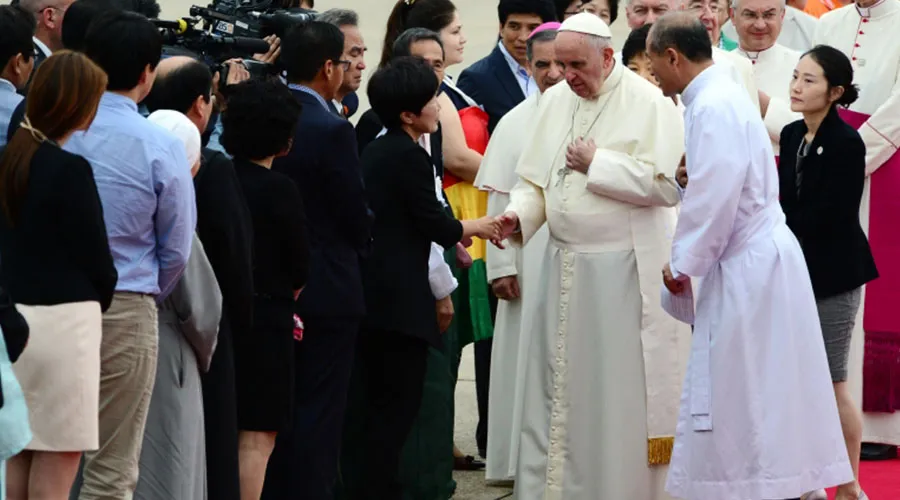 Papa Francisco se encuentra con familiares de víctimas de accidente de ferry. Foto: Comité Preparatorio de la Visita del Papa Francisco a Corea?w=200&h=150