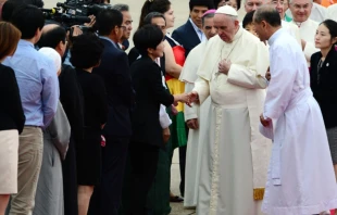 Papa Francisco se encuentra con familiares de vu00edctimas de accidente de ferry. Foto: Comitu00e9 Preparatorio de la Visita del Papa Francisco a Corea 