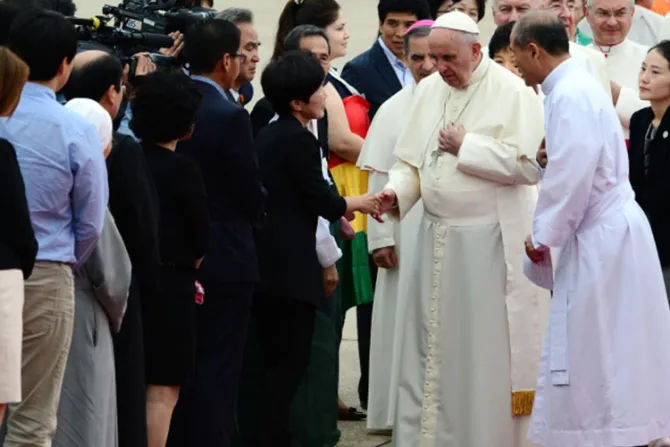 Padre de joven que quería ser sacerdote y murió en ferry recibe saludo del Papa Francisco