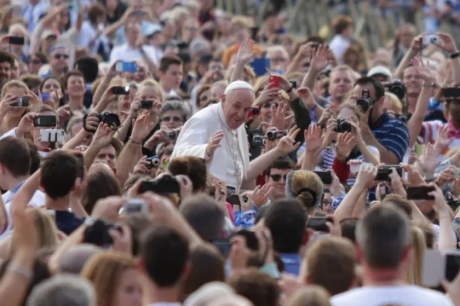 El Papa saluda a refugiados de Irak y pide continuar rezando por el Sínodo de la Familia