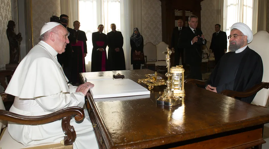 El Papa recibe en audiencia al Presidente de Irán. Foto: L'Osservatore Romano?w=200&h=150