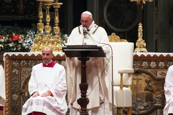 El Papa en Nochebuena: Hoy ha nacido el Hijo de Dios, todo cambia, ya no estamos solos
