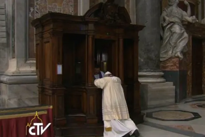 El Papa Francisco se confiesa al iniciar "24 horas con el Señor”
