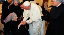 Papa Francisco durante la visita en Washington D.C a las Hermanitas de los Pobres. 