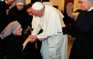 Papa Francisco durante la visita en Washington D.C a las Hermanitas de los Pobres.  