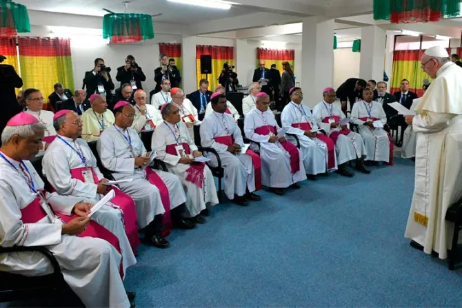 El Papa insta a los obispos de Bangladesh a valorar los carismas de los laicos