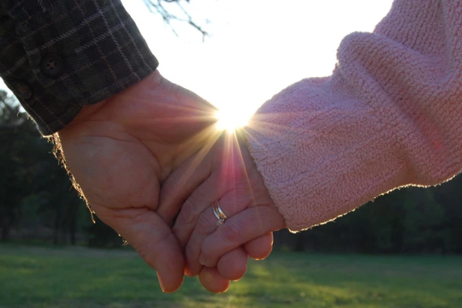 Estamos casados 55 años y han sido maravillosos, dice matrimonio en el Sínodo