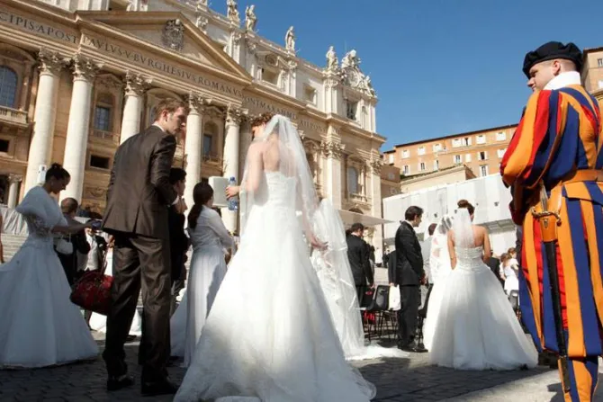 Divorciados en nueva unión no están excomulgados, recuerda el Papa Francisco